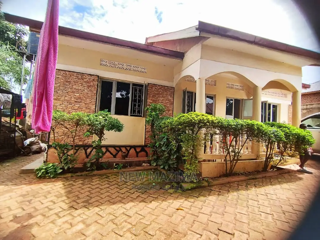 3bdrm Bungalow in Namasuba Ndejje, Division a for Sale in Division A