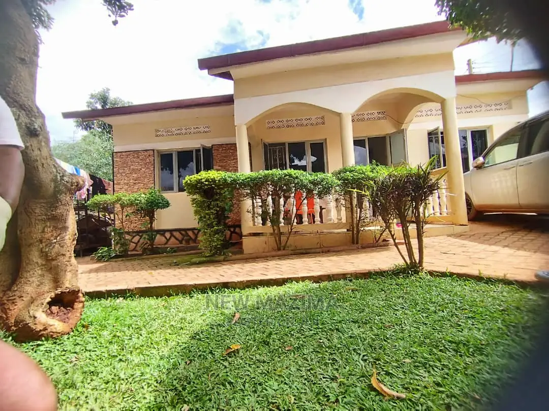 3bdrm Bungalow in Namasuba Ndejje, Division a for Sale in Division A