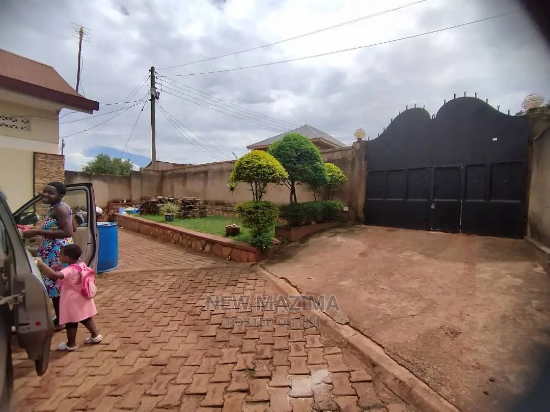 3bdrm Bungalow in Namasuba Ndejje, Division a for Sale in Division A