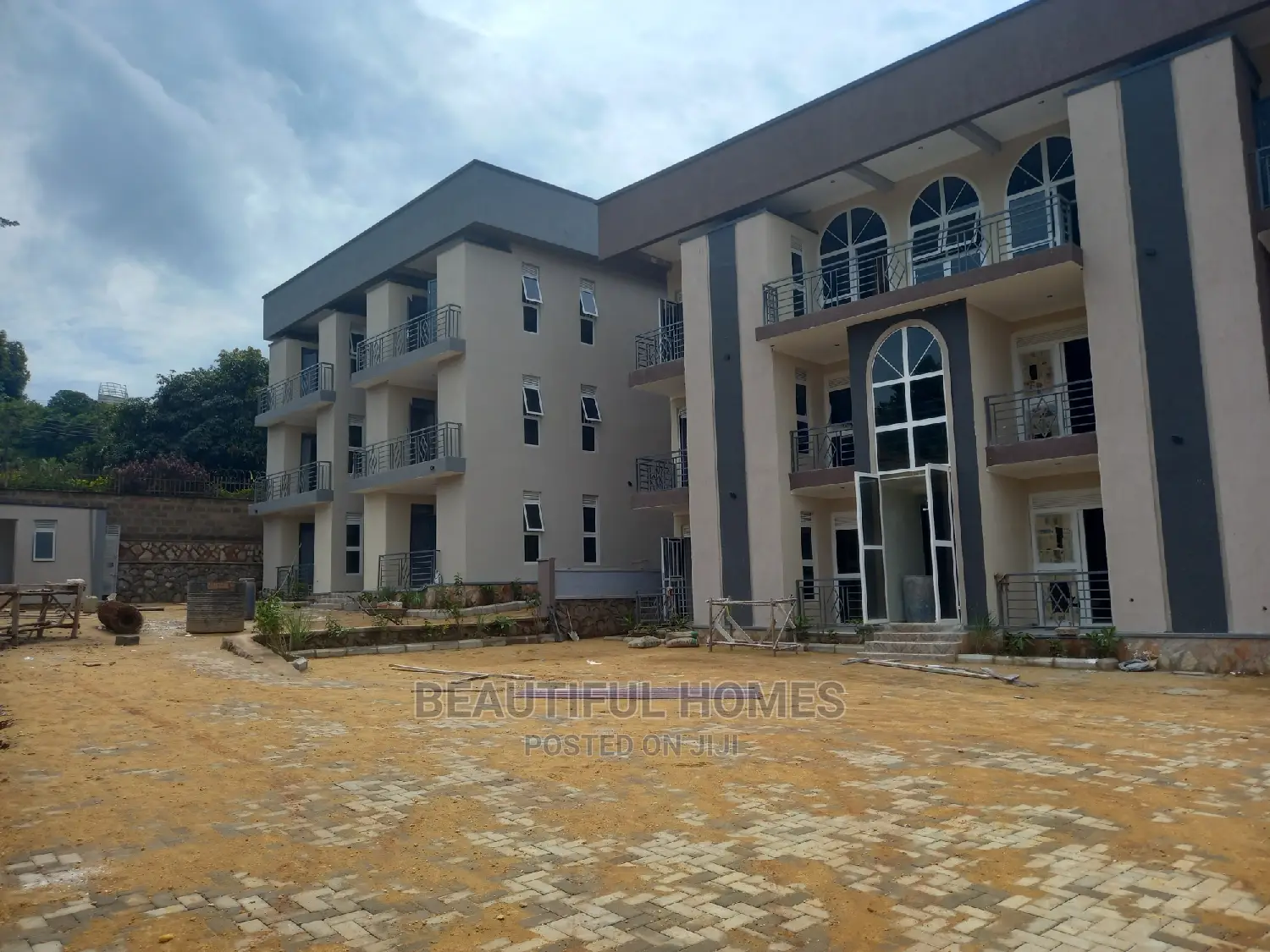 Furnished 2bdrm Block of Flats in Muyenga Rich, Central Division in Central Division