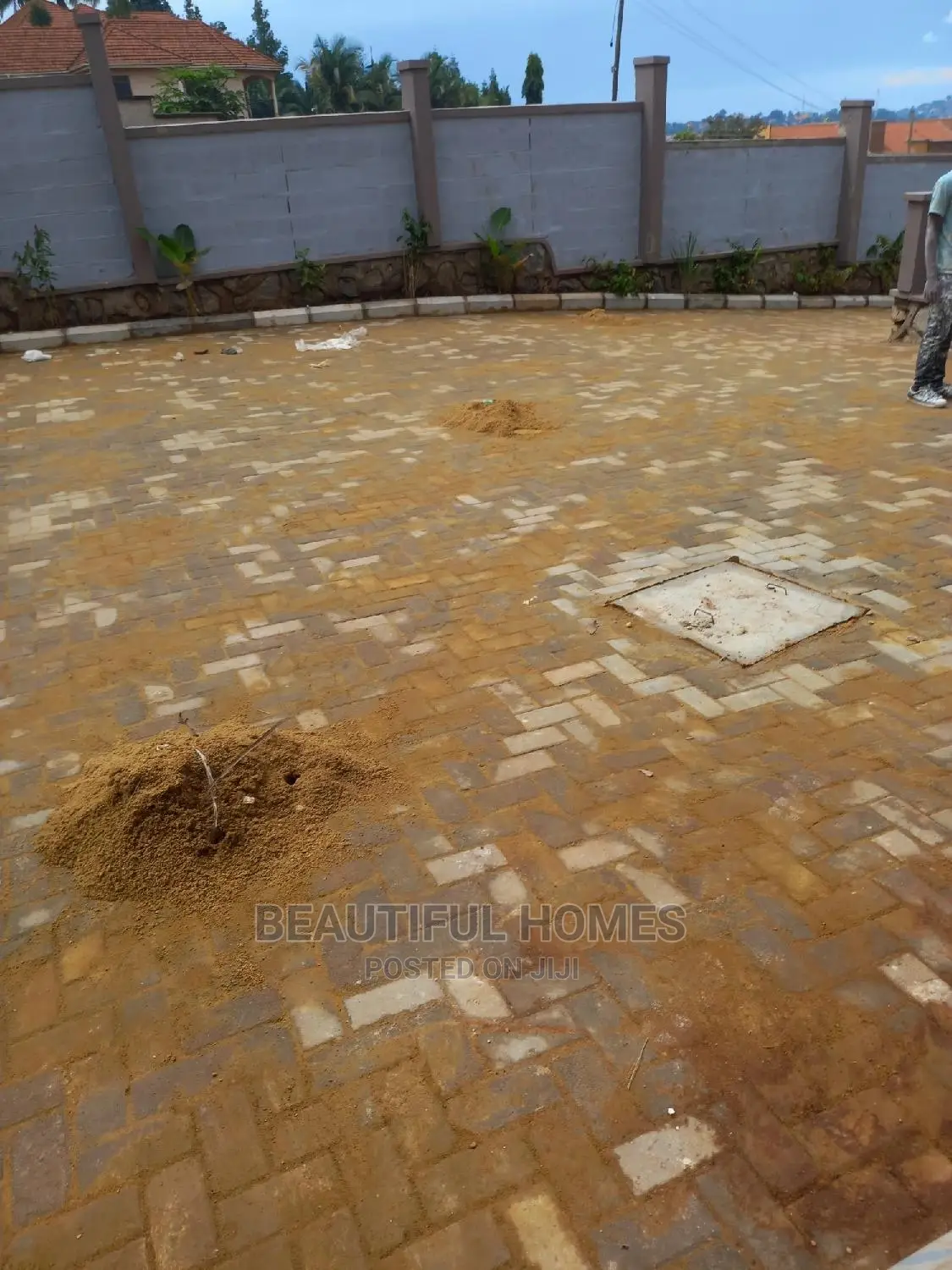 Furnished 2bdrm Block of Flats in Muyenga Rich, Central Division in Central Division