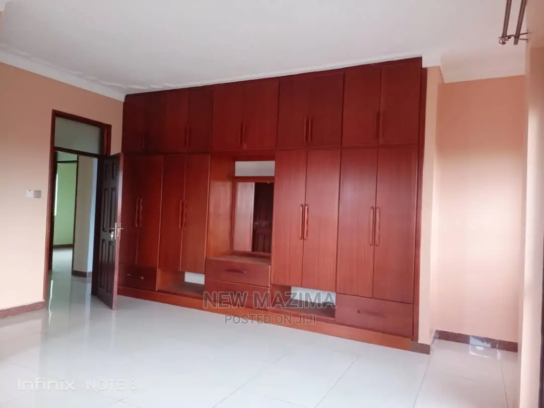 3bdrm Block of Flats in Makindye Heights, Division a for Rent in Division A