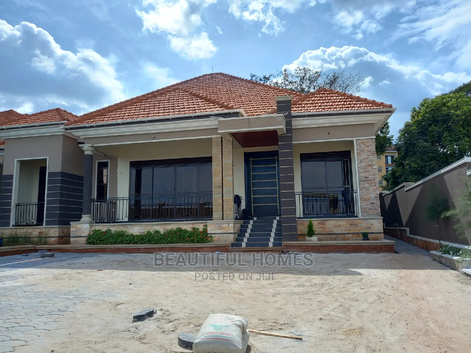 Furnished 4bdrm Mansion in Kira Corporate for Sale in Kira