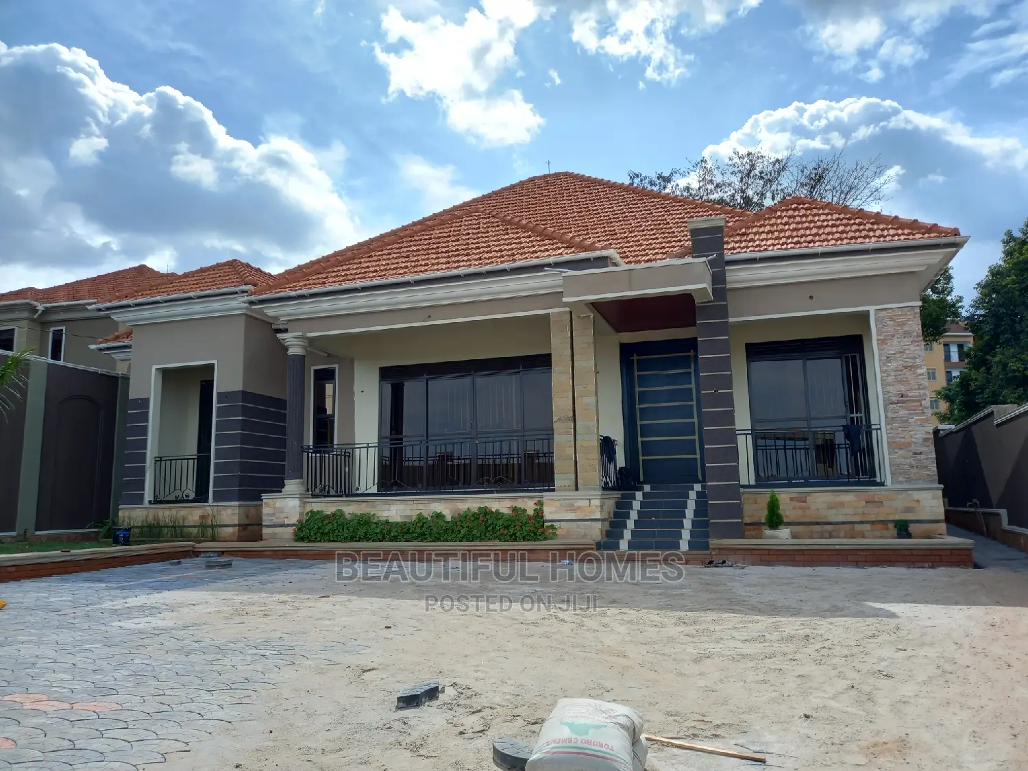 Furnished 4bdrm Mansion in Kira Corporate for Sale in Kira