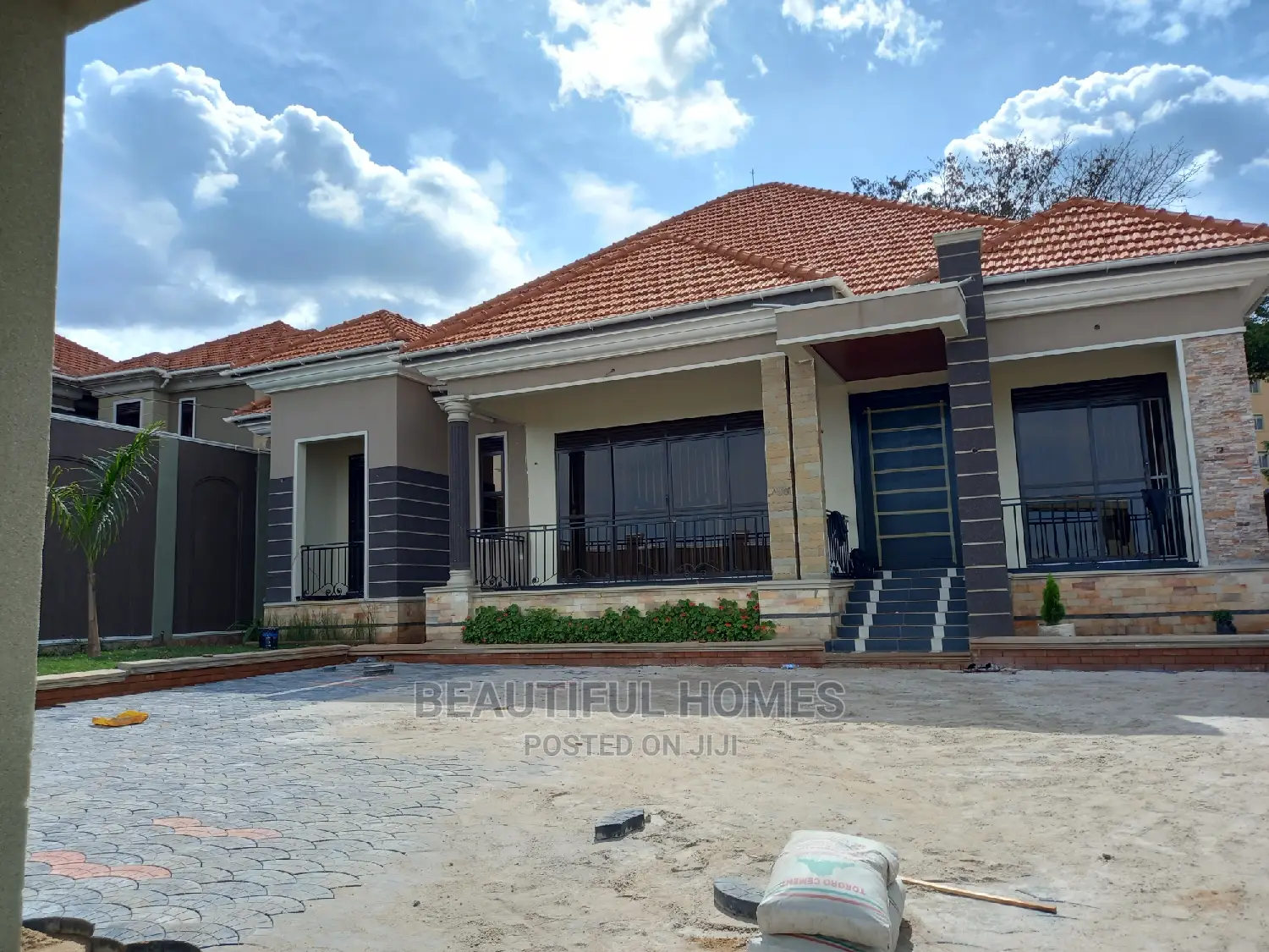 Furnished 4bdrm Mansion in Kira Corporate for Sale in Kira