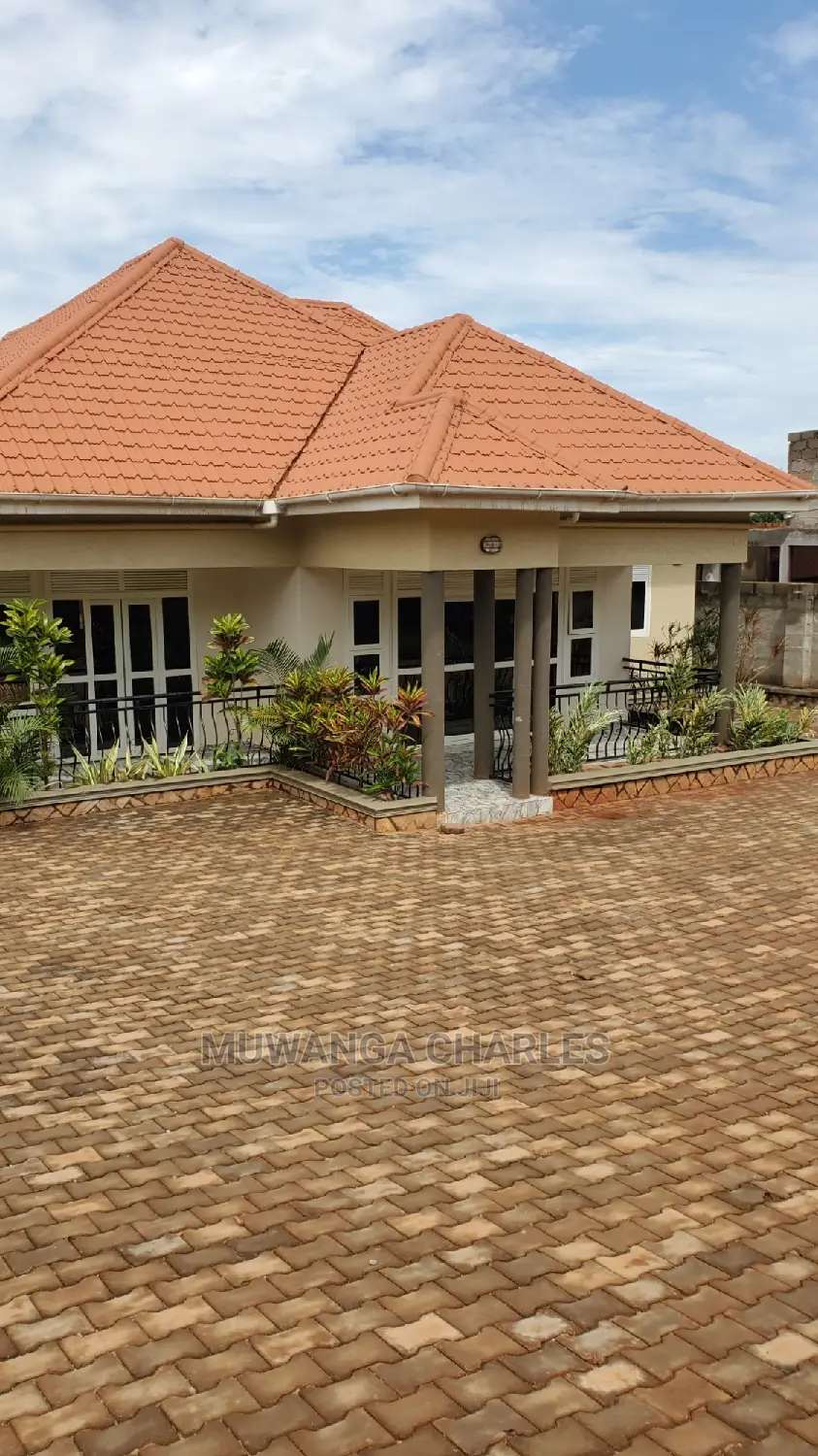3bdrm Maisonette in Fs Properties Ltd, Central Division for Sale in Central Division