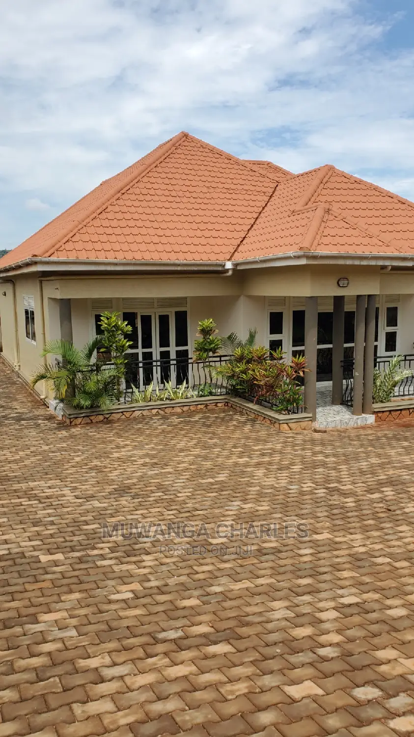 3bdrm Maisonette in Fs Properties Ltd, Central Division for Sale in Central Division