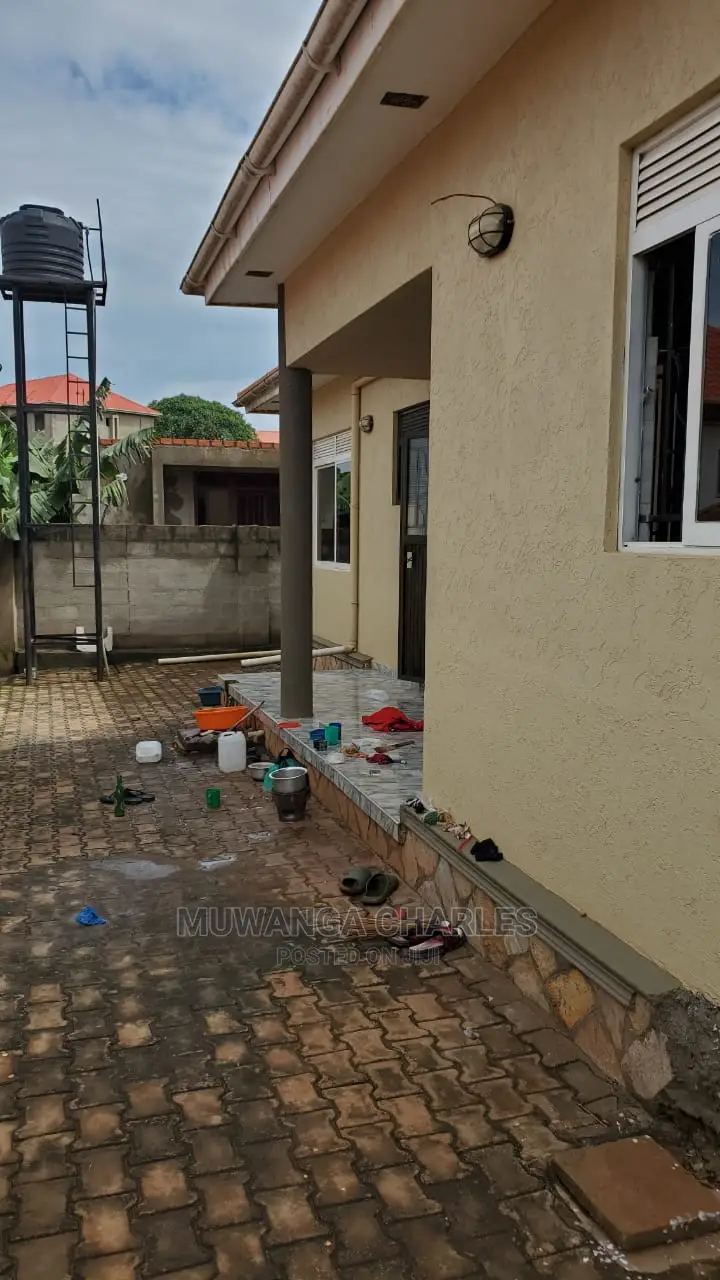 3bdrm Maisonette in Fs Properties Ltd, Central Division for Sale in Central Division
