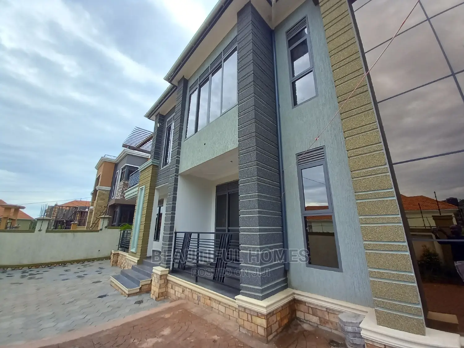 Furnished 5bdrm Duplex in Kyanja Organised, Central Division for Sale in Central Division