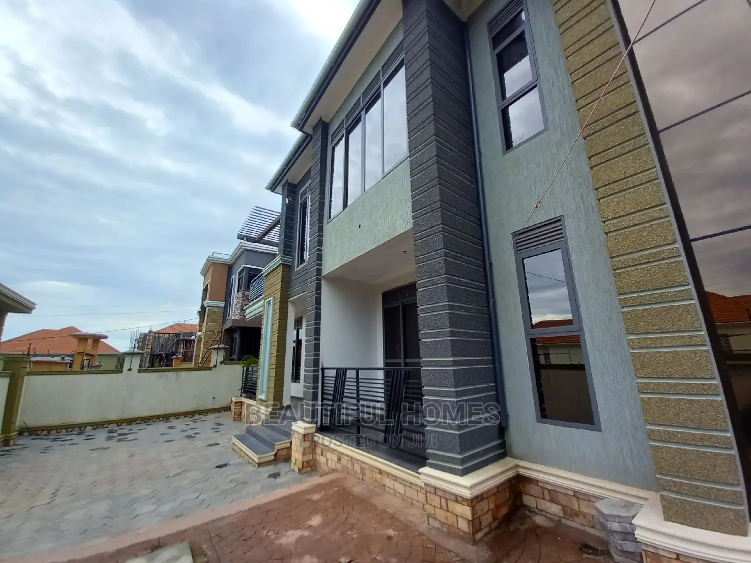 Furnished 5bdrm Duplex in Kyanja Organised, Central Division for Sale in Central Division