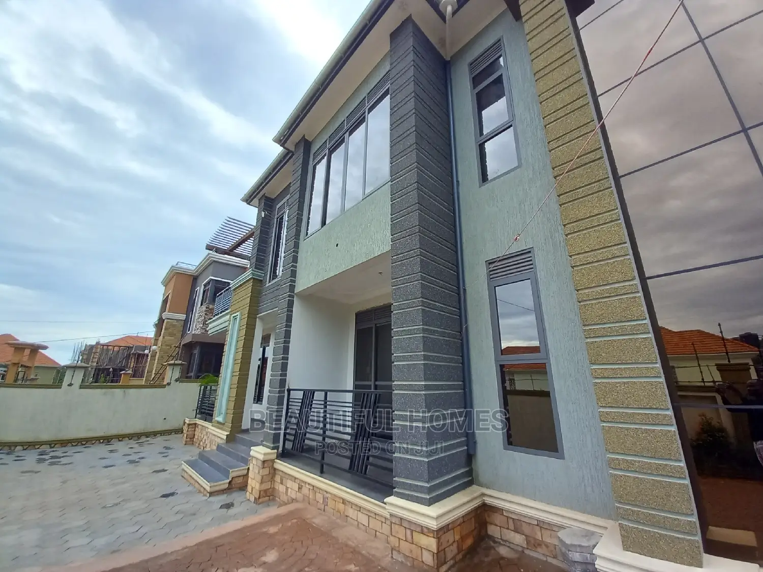 Furnished 5bdrm Duplex in Kyanja Organised, Central Division for Sale in Central Division