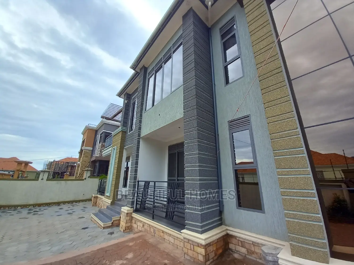 Furnished 5bdrm Duplex in Kyanja Organised, Central Division for Sale in Central Division