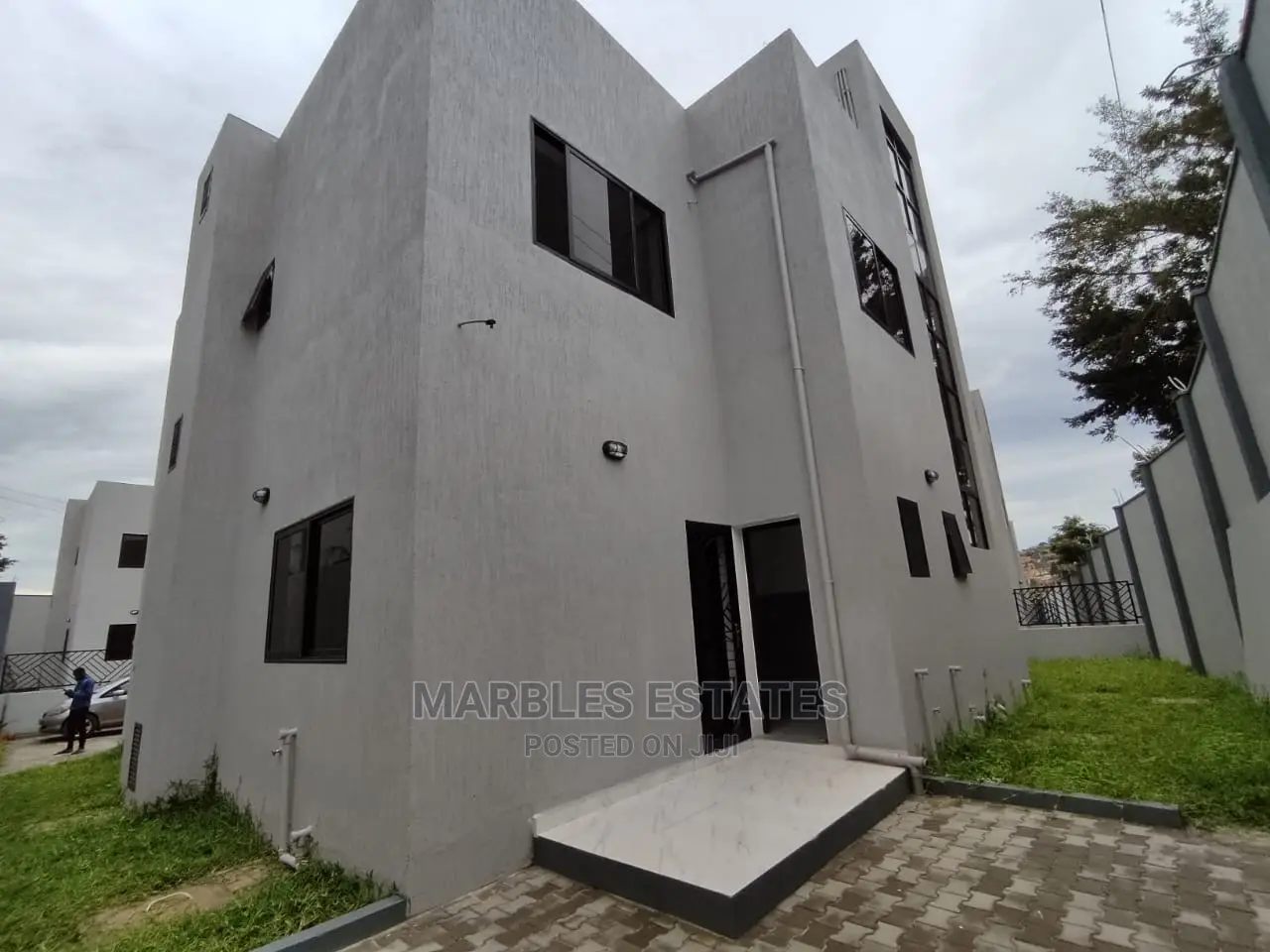 5bedrooms Townhouse for Sale in Mbuya in Central Division