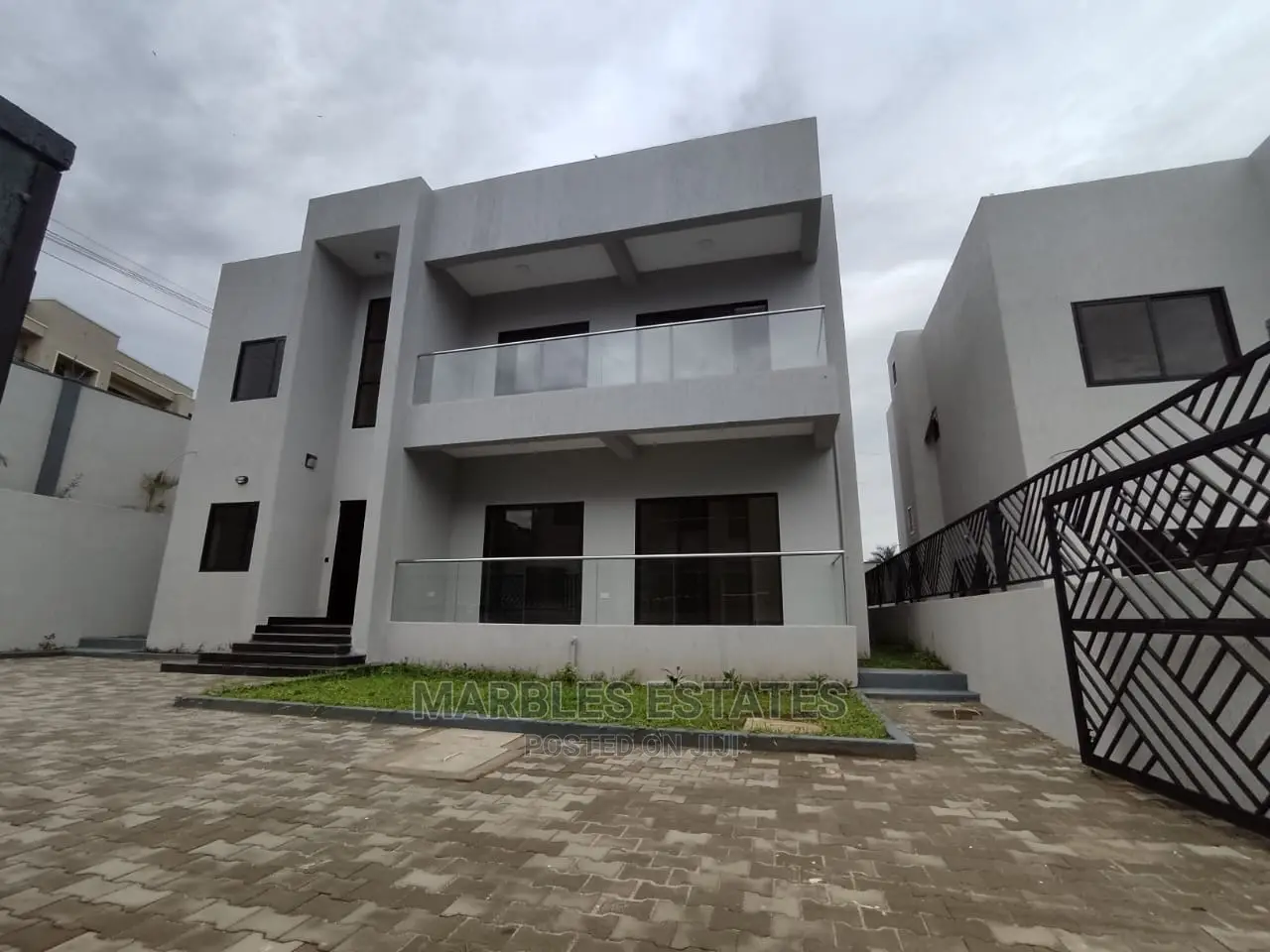 5bedrooms Townhouse for Sale in Mbuya in Central Division