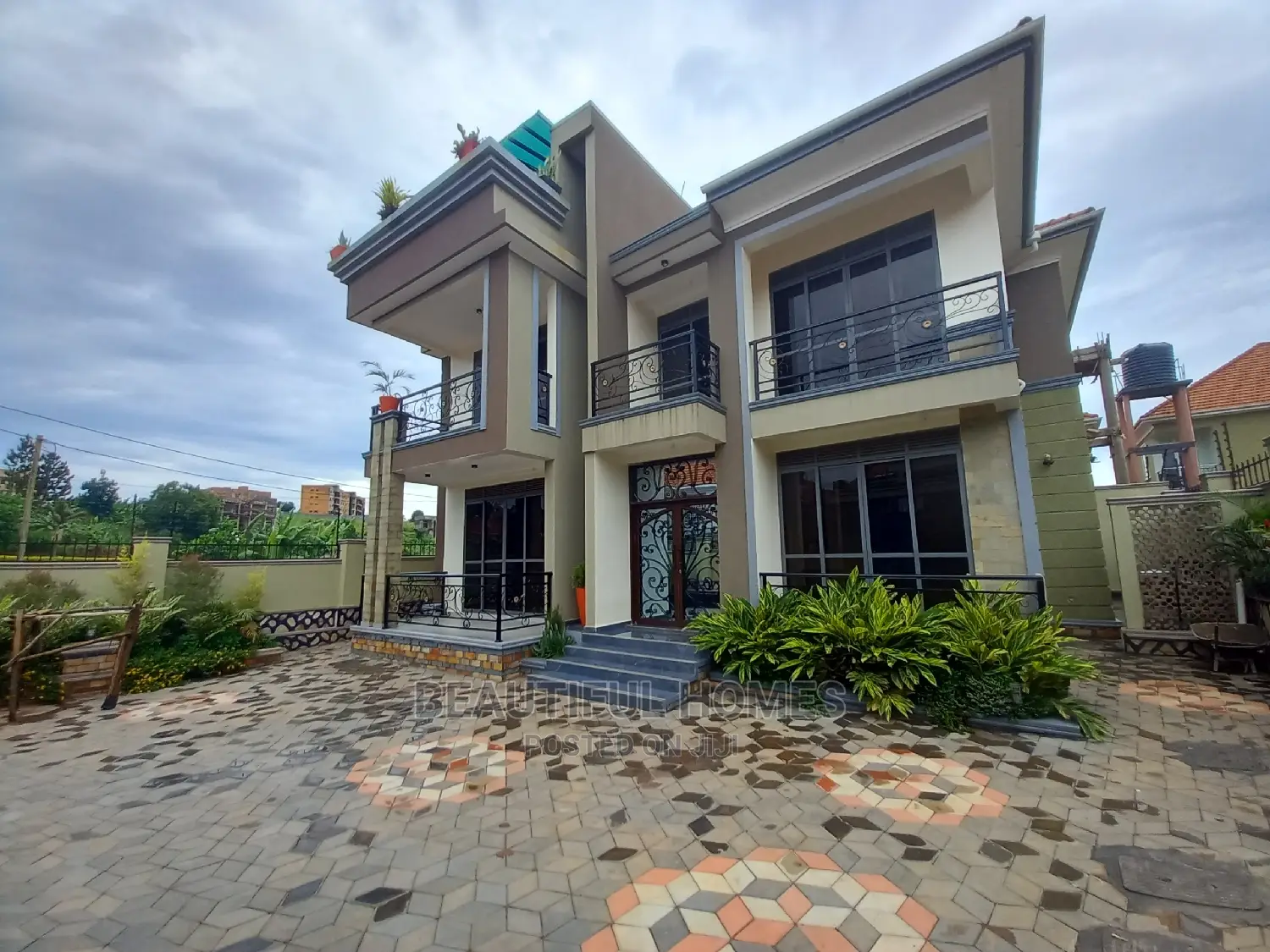 Furnished 5bdrm House in Kyanja Tarmacked, Central Division for Sale in Central Division