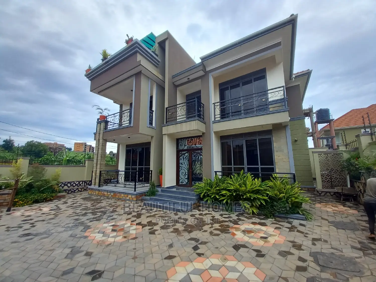 Furnished 5bdrm Duplex in Kyanja Upscale, Central Division for Sale in Central Division