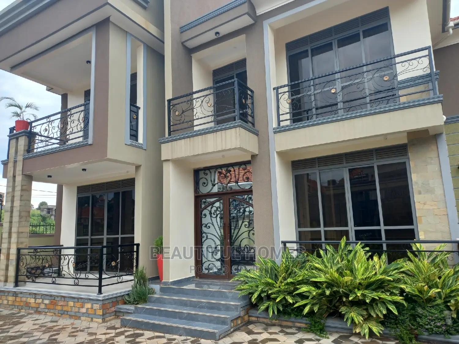 Furnished 5bdrm Duplex in Kyanja Upscale, Central Division for Sale in Central Division