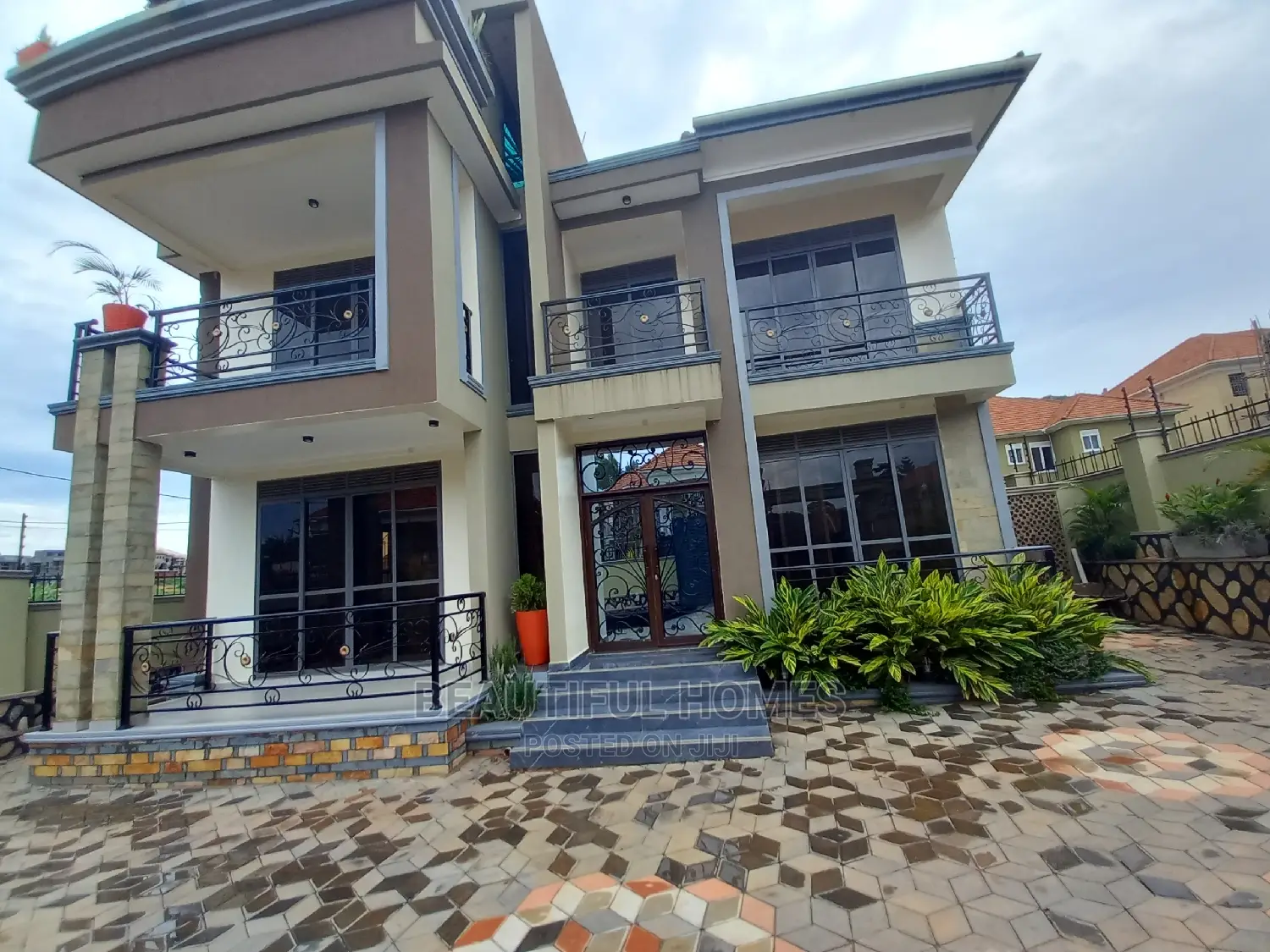 Furnished 5bdrm Duplex in Kyanja Upscale, Central Division for Sale in Central Division