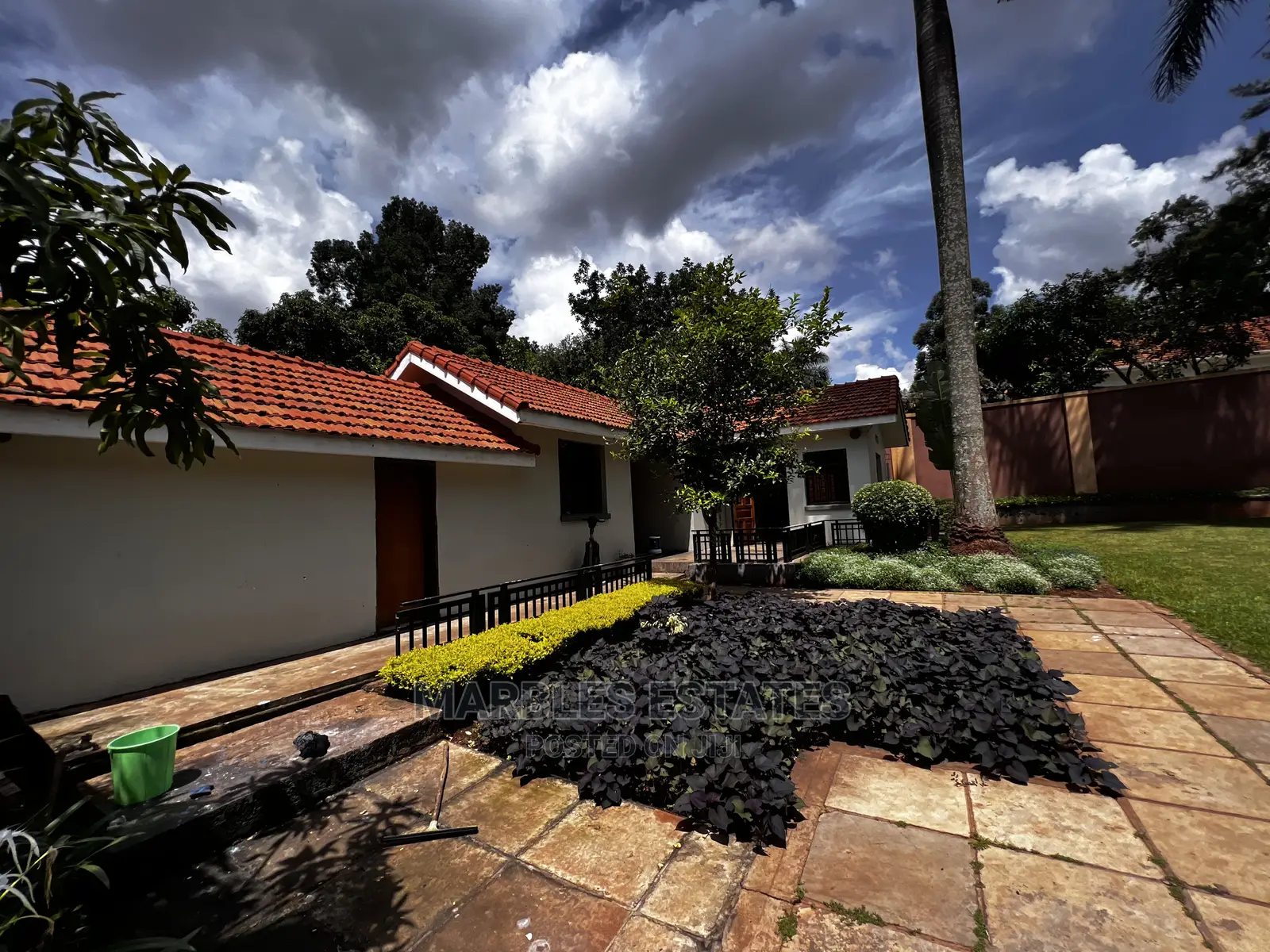 5bdrm Bungalow in Kololo, Central Division for Rent in Central Division