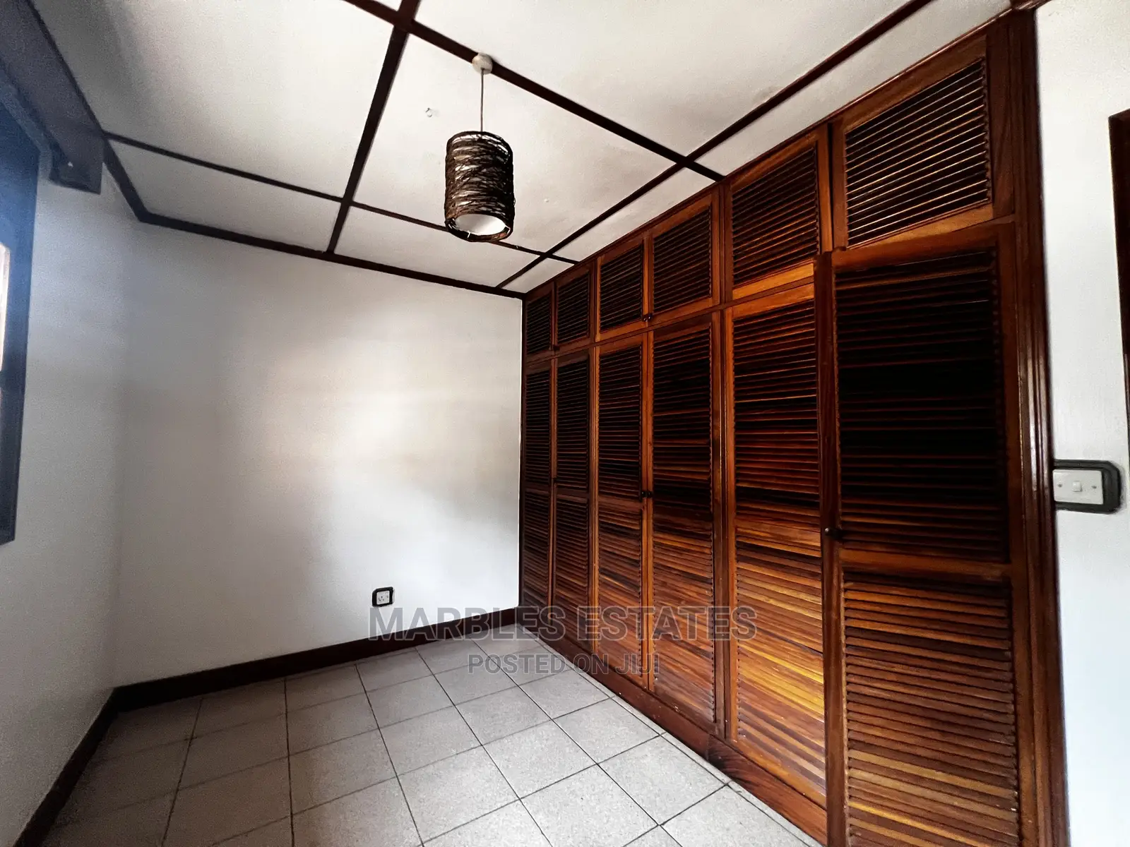 3bdrm Bungalow in Muyenga, Central Division for Sale in Central Division
