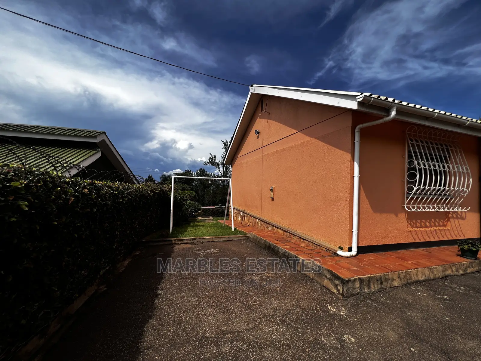 3bdrm Bungalow in Muyenga, Central Division for Sale in Central Division