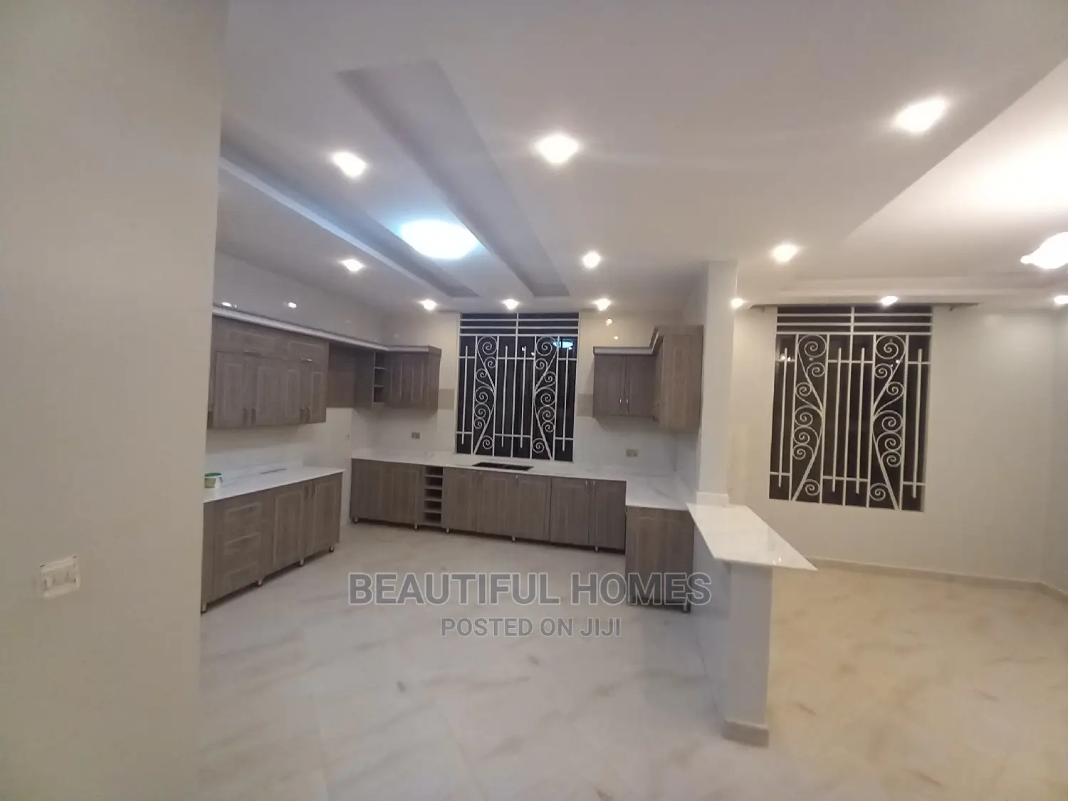 Furnished 6bdrm Mansion in Kira Corporate for Sale in Kira
