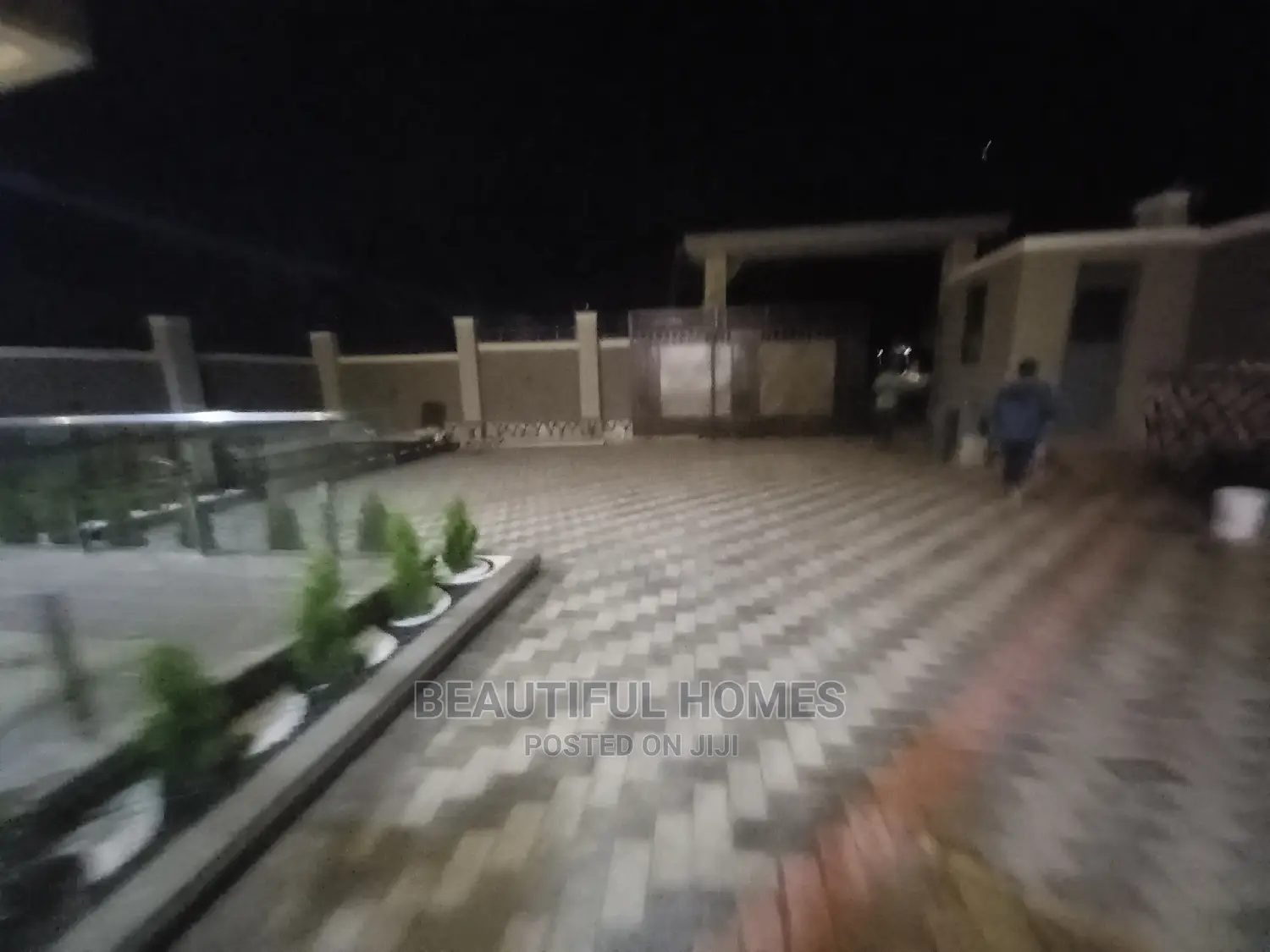 Furnished 6bdrm Mansion in Kira Corporate for Sale in Kira