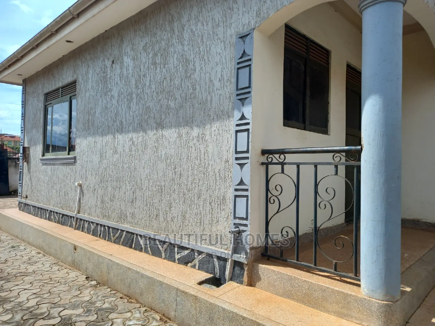 Furnished 4bdrm Bungalow in Kira for Sale in Kira