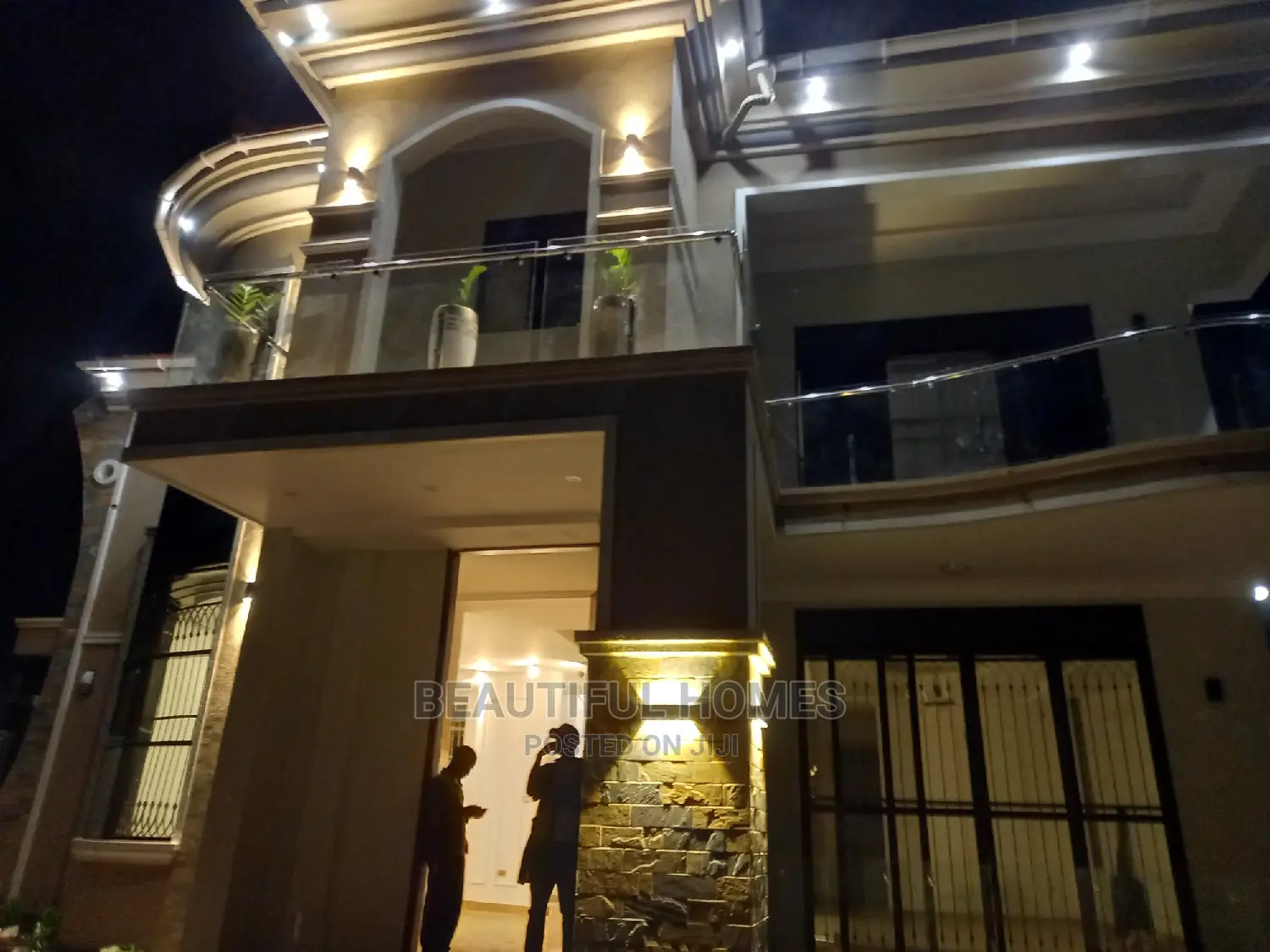 Furnished 6bdrm Mansion in Kira Corporate for Sale in Kira