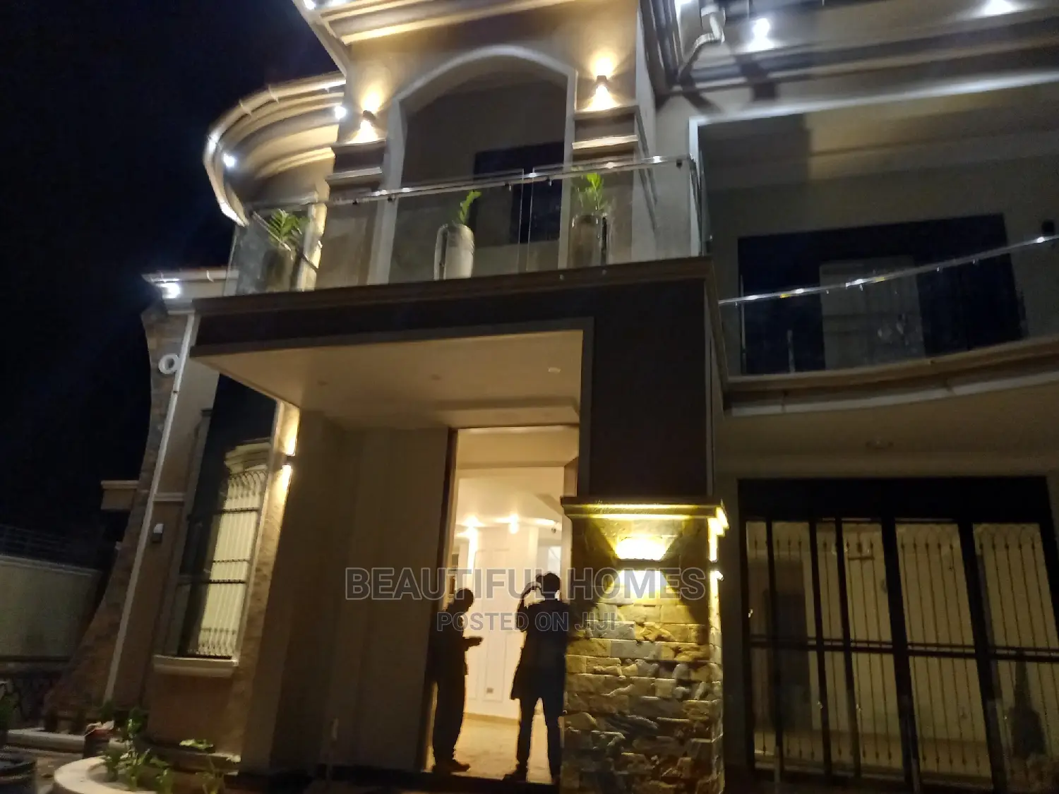 Furnished 6bdrm Mansion in Kira Corporate for Sale in Kira