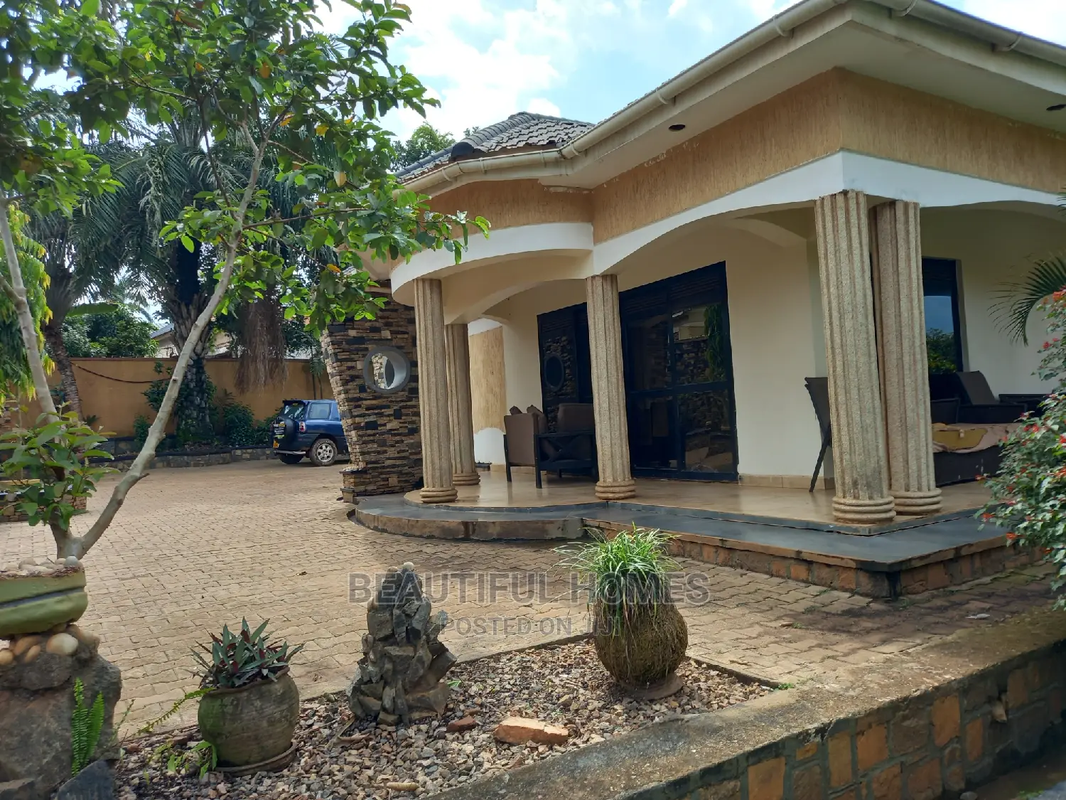 Furnished 4bdrm House in Kyaliwajjara, Central Division for Sale in Central Division