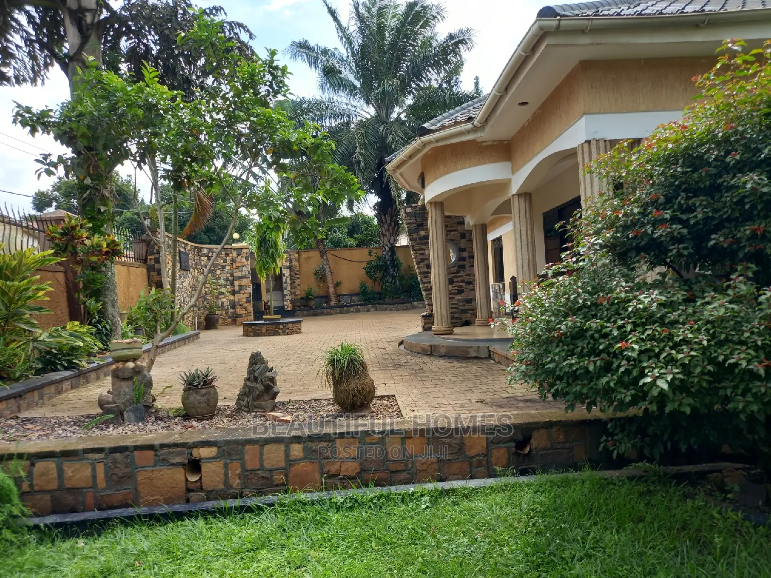 Furnished 4bdrm House in Kyaliwajjara, Central Division for Sale in Central Division