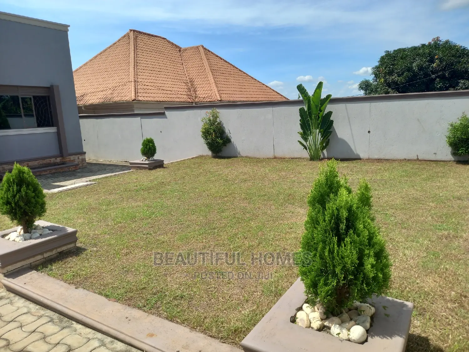 Furnished 4bdrm Bungalow in Kira for Sale in Kira