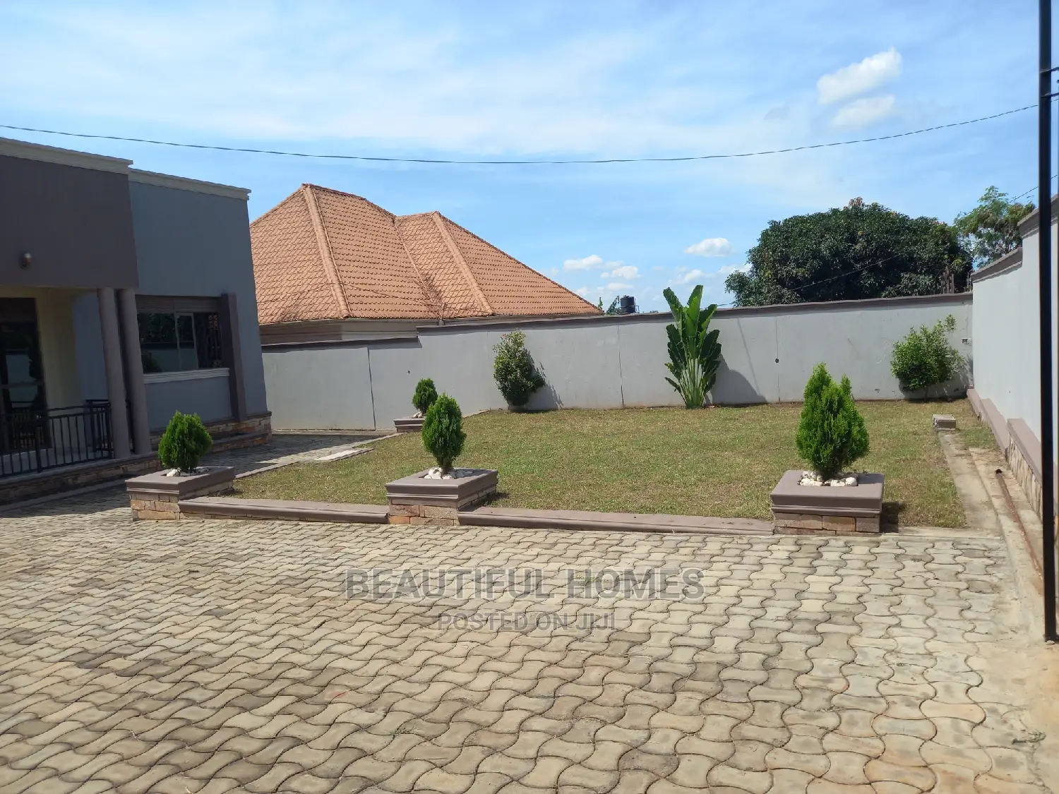 Furnished 4bdrm Bungalow in Kira for Sale in Kira