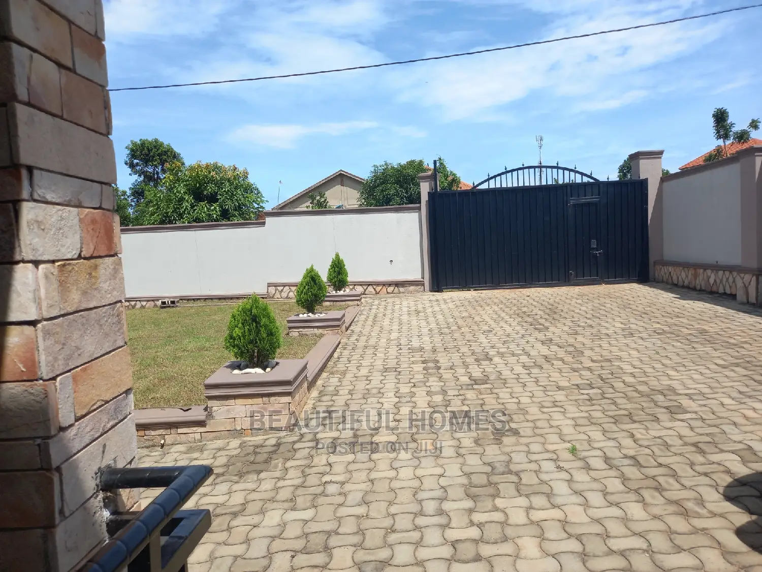 Furnished 4bdrm Bungalow in Kira for Sale in Kira
