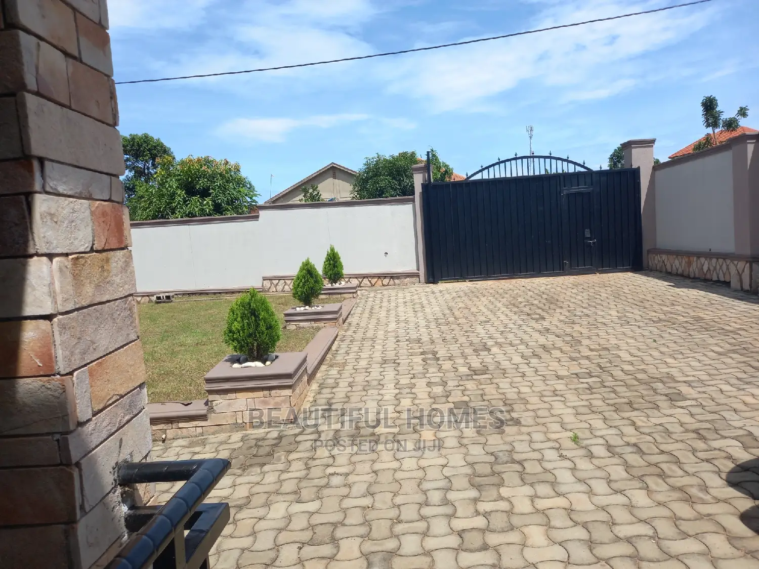 Furnished 4bdrm Bungalow in Kira for Sale in Kira