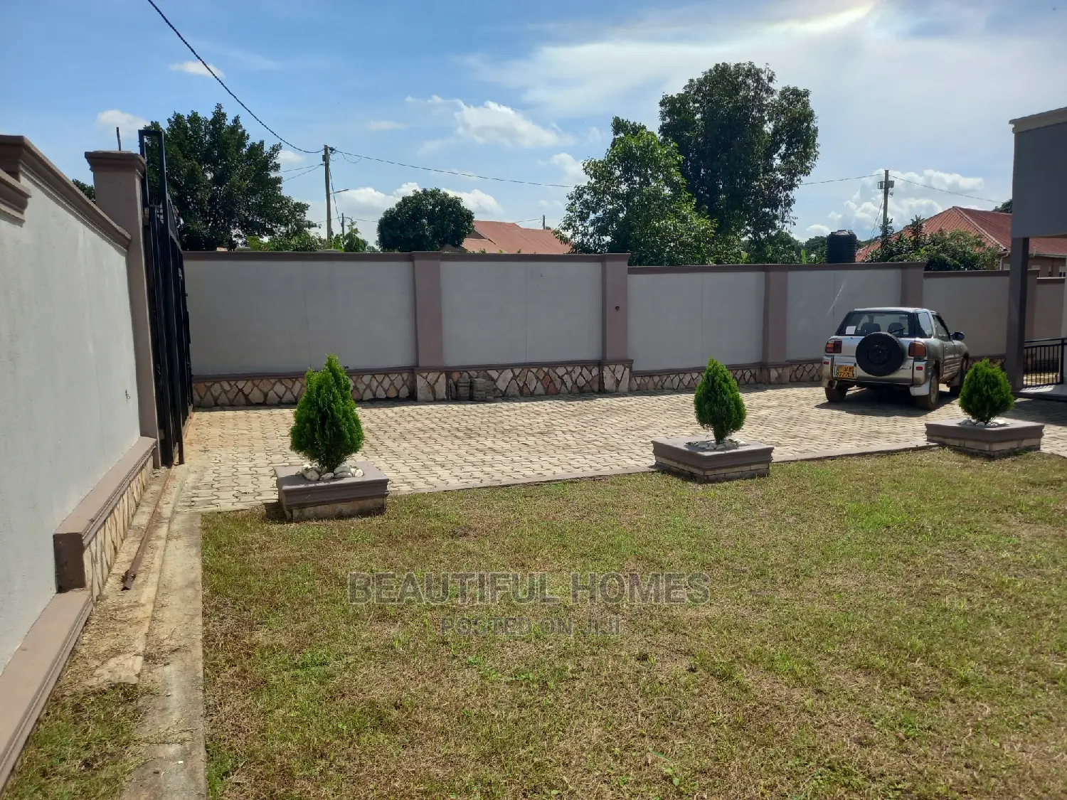 Furnished 4bdrm Bungalow in Kira for Sale in Kira