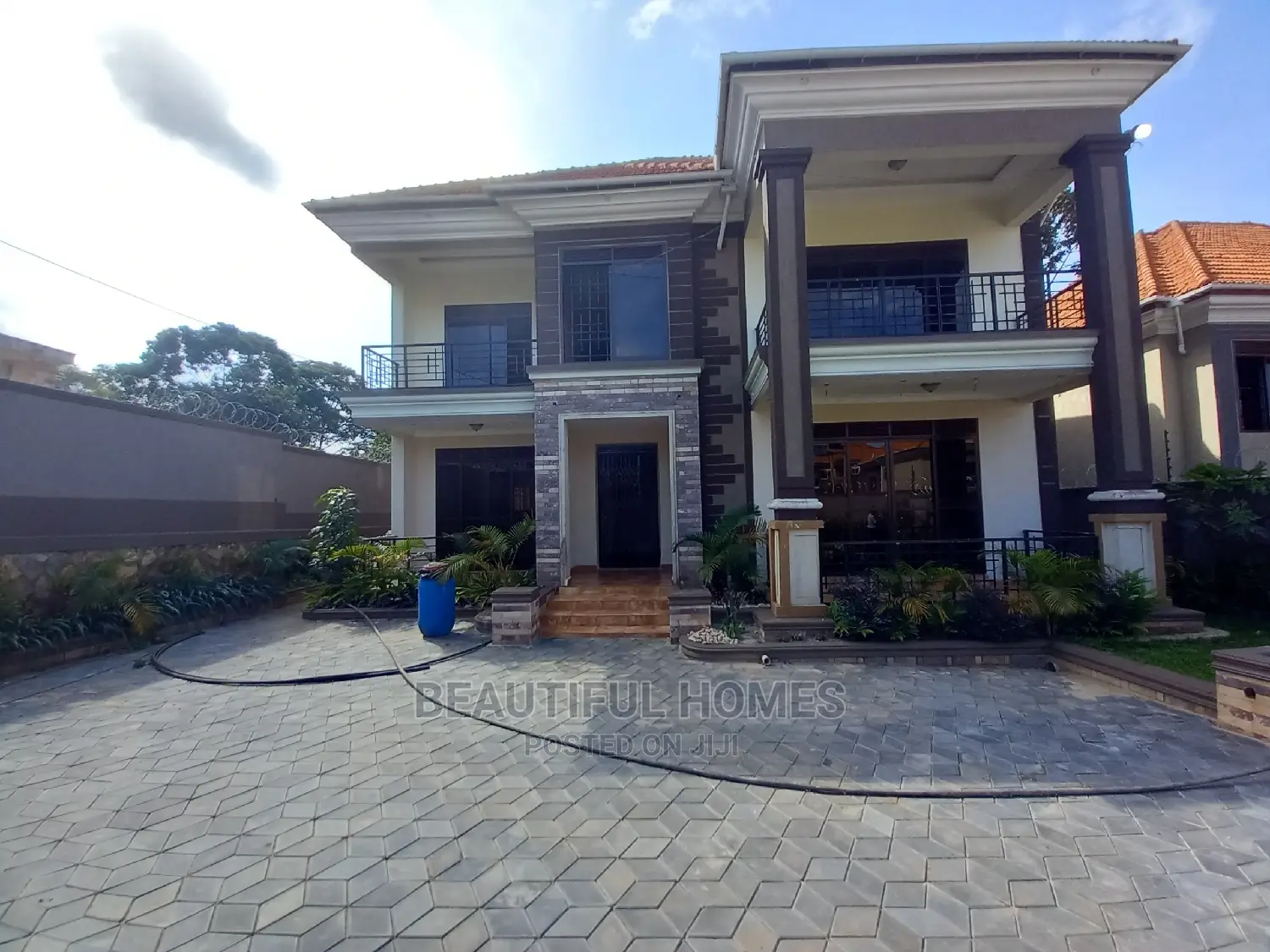 Furnished 6bdrm House in Kisaasi Corporate, Nakawa for Sale in Nakawa