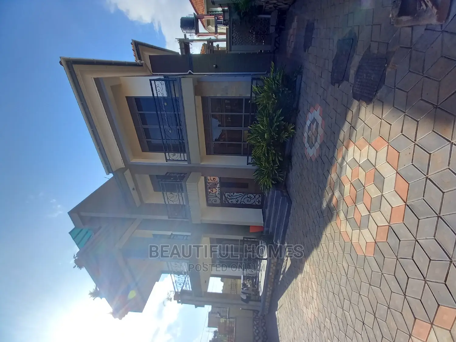Furnished 5bdrm Duplex in Kyanja Organised, Nakawa for Sale in Nakawa