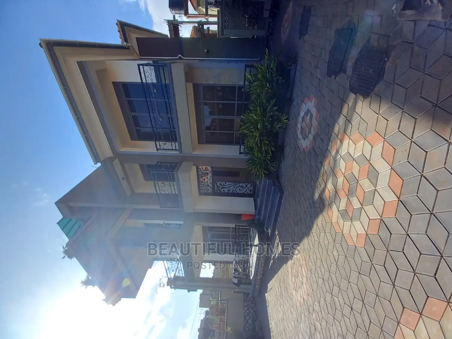 Furnished 5bdrm Duplex in Kyanja Organised, Nakawa for Sale in Nakawa