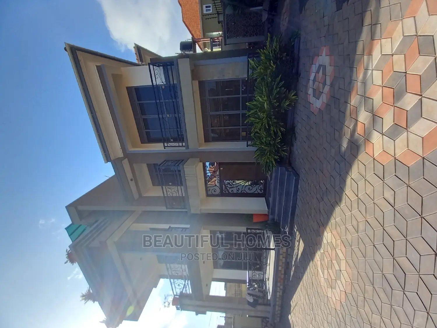 Furnished 5bdrm Duplex in Kyanja Organised, Nakawa for Sale in Nakawa