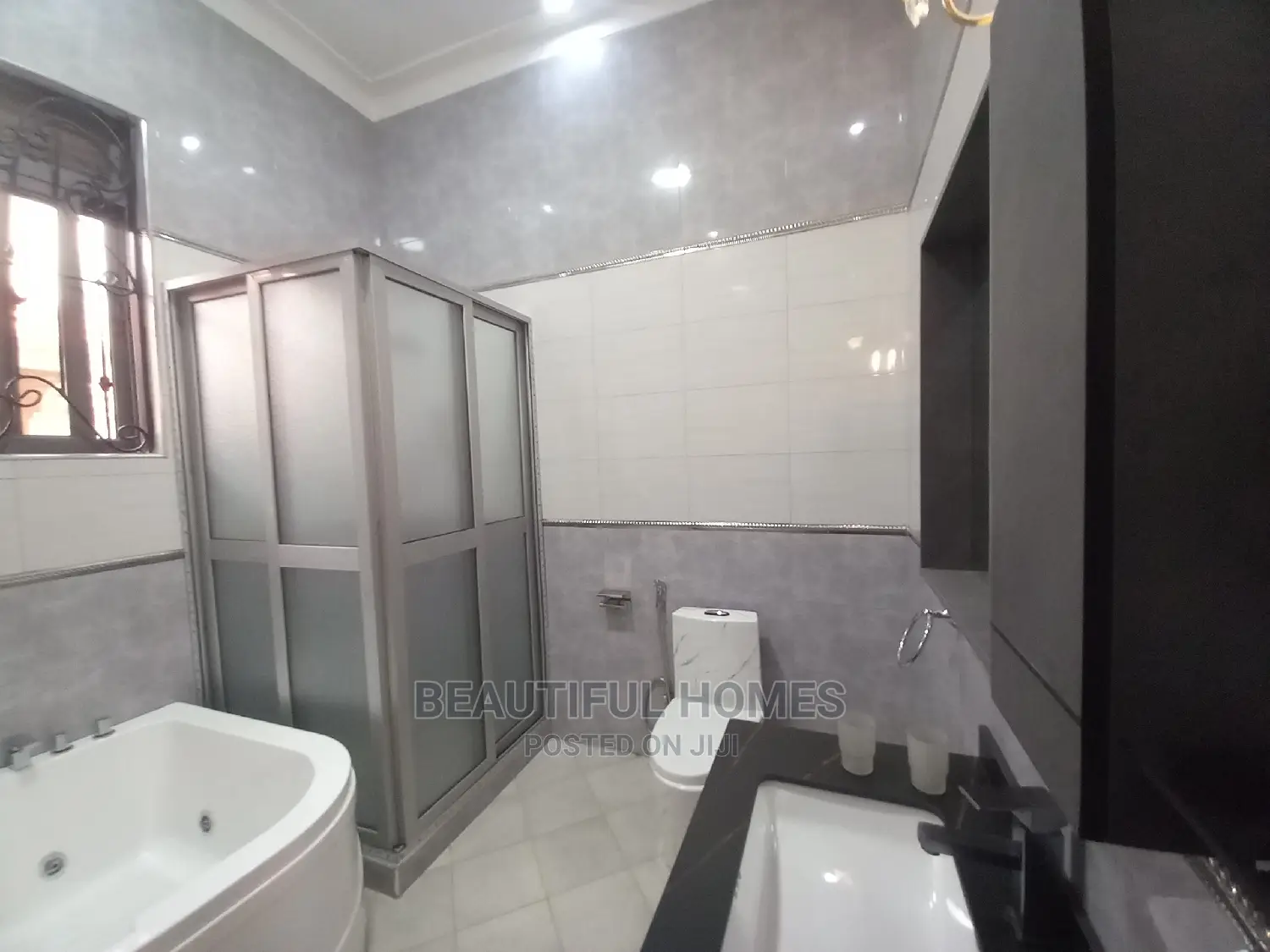 Furnished 5bdrm Duplex in Kyanja Organised, Nakawa for Sale in Nakawa