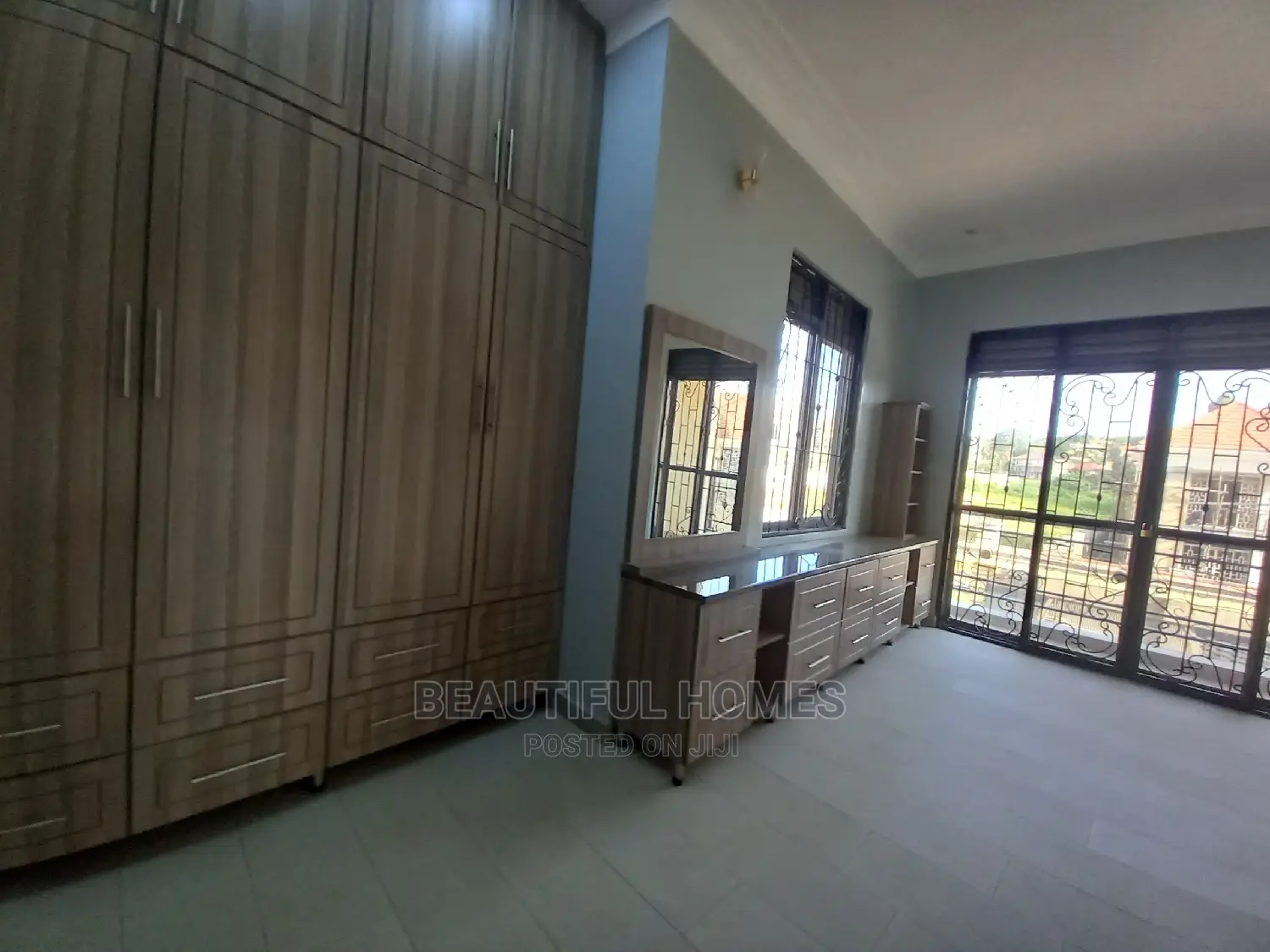 Furnished 5bdrm Duplex in Kyanja Organised, Nakawa for Sale in Nakawa