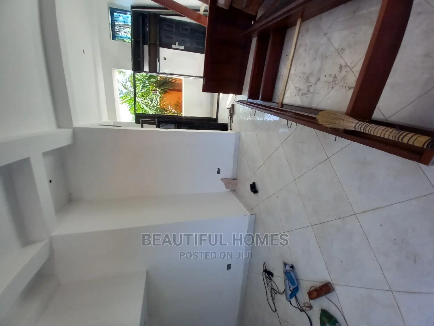 Furnished 4bdrm Duplex in Kisaasi, Nakawa for Sale in Nakawa