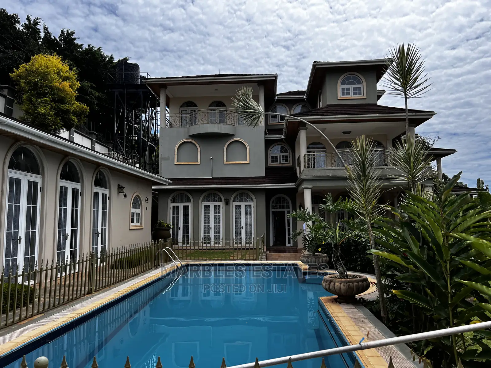 7bdrm Mansion in Mbuya, Central Division for Sale in Central Division