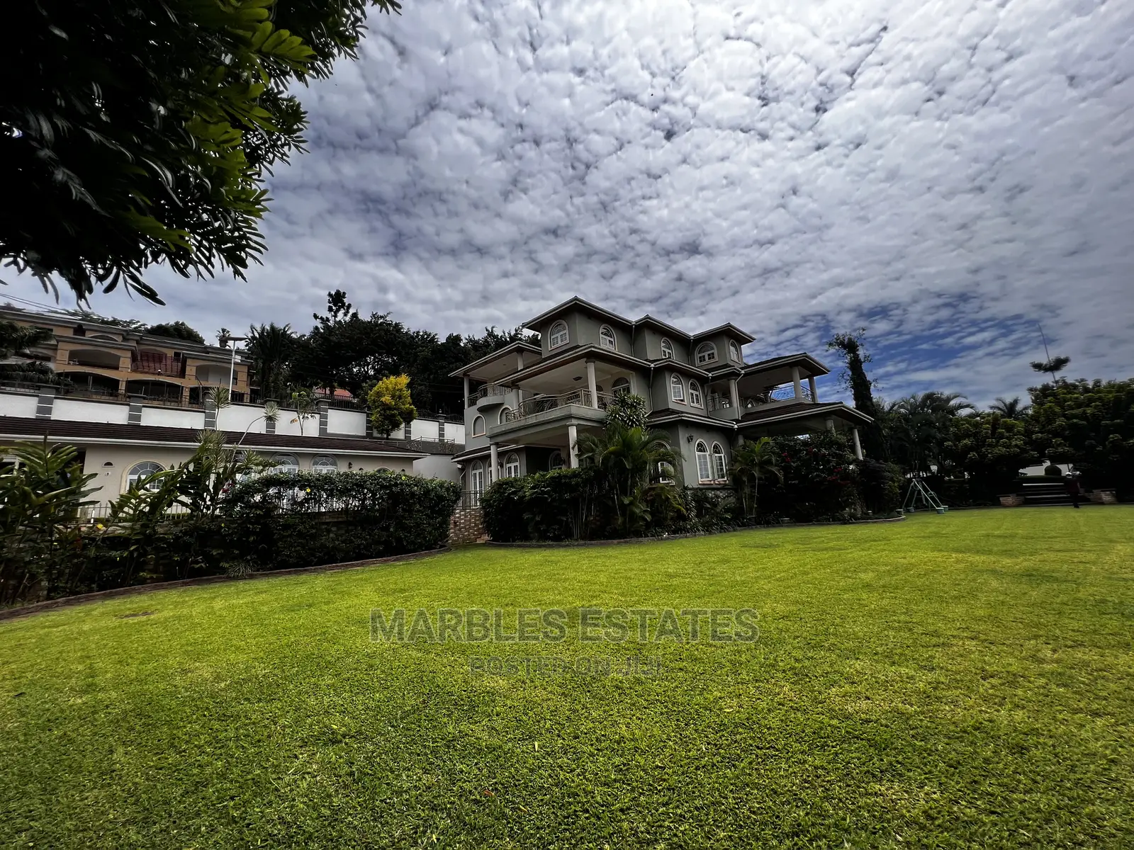 7bdrm Mansion in Mbuya, Central Division for Sale in Central Division