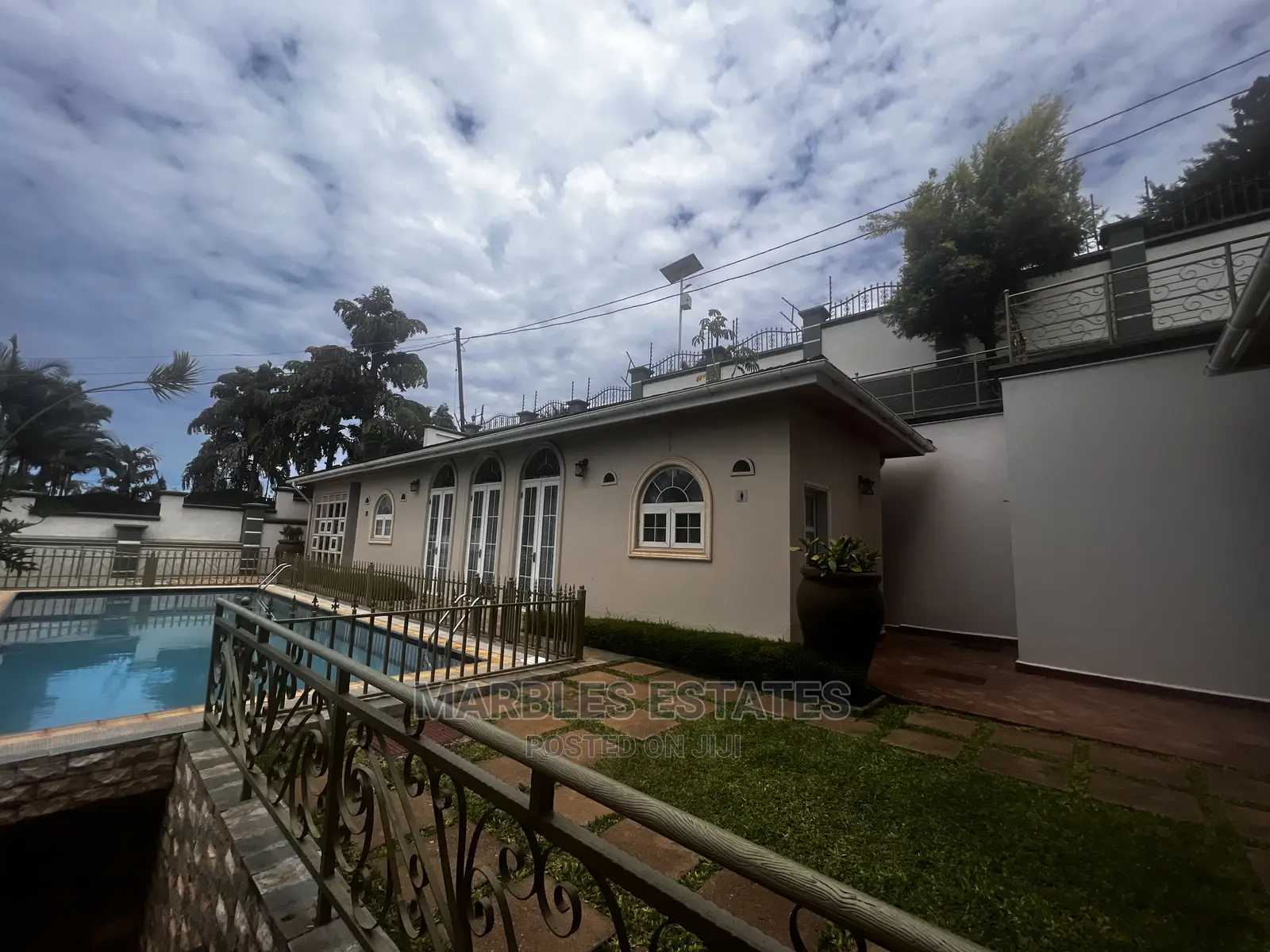 7bdrm Mansion in Mbuya, Central Division for Sale in Central Division