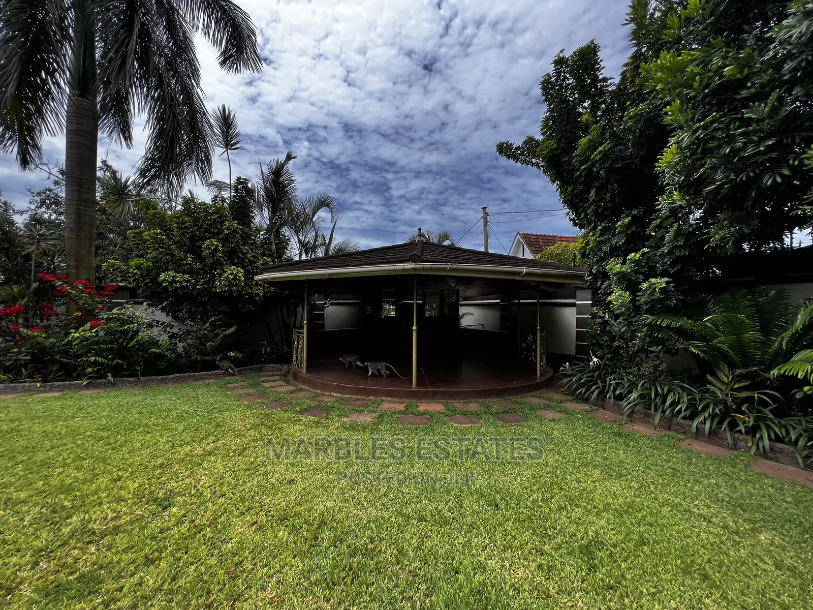 7bdrm Mansion in Mbuya, Central Division for Sale in Central Division