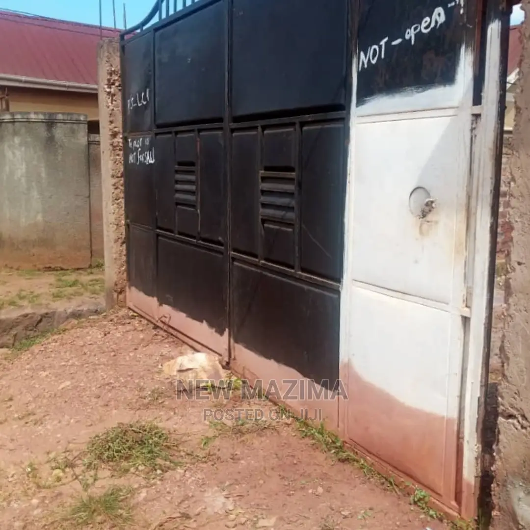 2bdrm House in Kajjansi Ntebe Rd, Central Division for Sale in Central Division