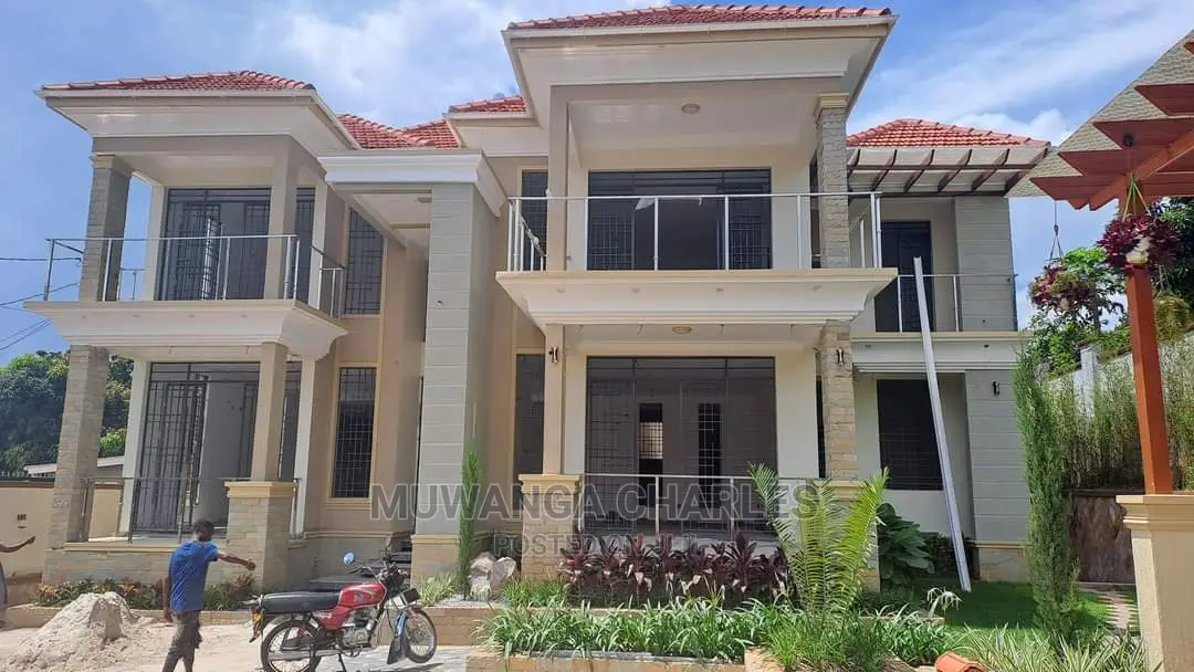 5bdrm Duplex in Fs Properties Ltd, Central Division for Sale in Central Division